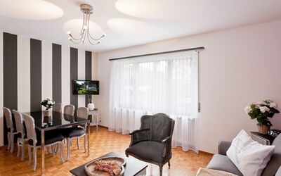 Accommodation:&nbsp;Suite 200.18