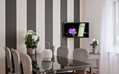 Accommodation:&nbsp;Suite 200.18