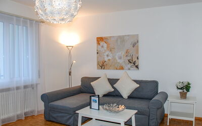 Junior Suite 200.10: Couch, Furniture, Table, Property, Plant, Comfort, Wood, Living Room, Interior Design, Studio Couch
