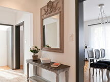 Accommodation:&nbsp;Penthouse Suite 200.19