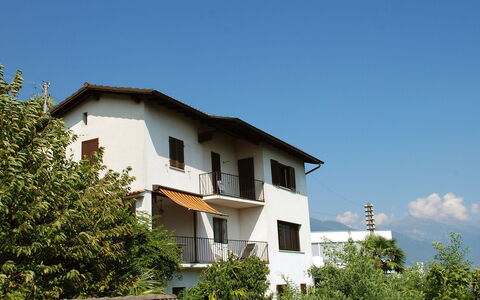 Stellina del Sole: House, Property, Residential Area, Home, Building, Real Estate, Architecture, Roof, Sky, Facade