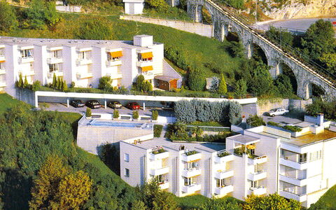 Aldesago 102: Plant, Building, Property, Urban Design, Tree, Window, Grass, Biome, Natural Landscape, Residential Area