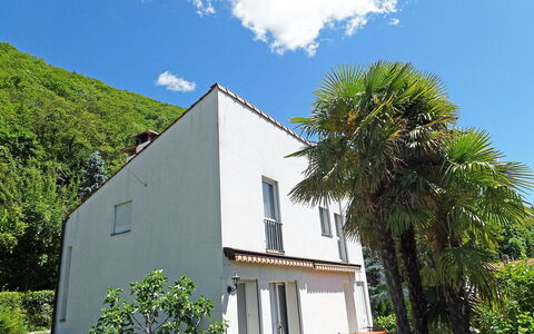 Ar Ronchée N° 9: Sky, Cloud, Plant, Building, Green, Window, Tree, House, Grass, Cottage