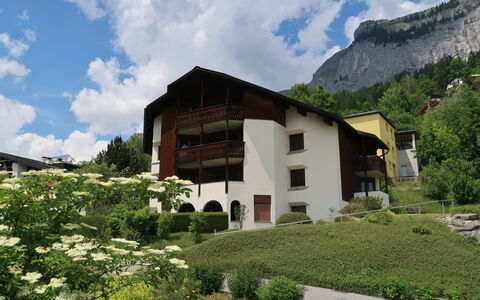 Flims 200: Building, Daytime, Apartment, City, Residential Area, Neighbourhood, Condominium, Urban Design, Mixed-Use
