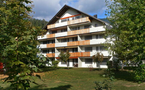 Laax 105: Building, Plant, Cloud, Sky, Window, Tree, Land Lot, House, Urban Design, Neighbourhood