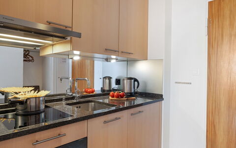 Accommodation:&nbsp;Promenade Apt 110 100.72
