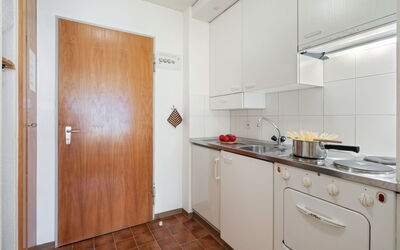 Accommodation:&nbsp;Promenade Apt 306 100.34