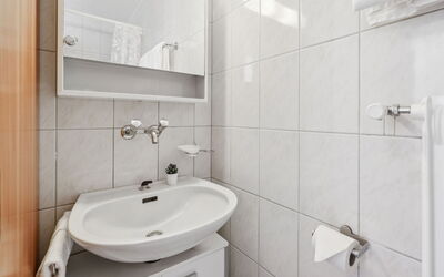 Accommodation:&nbsp;Promenade Apt 216 100.11