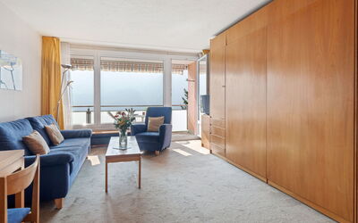 Accommodation:&nbsp;Promenade Apt 306 100.34