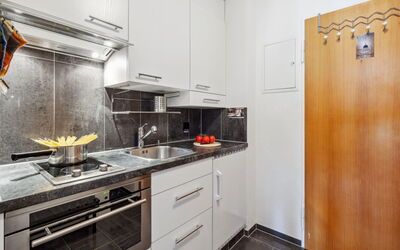 Accommodation:&nbsp;Promenade Apt 210 100.49