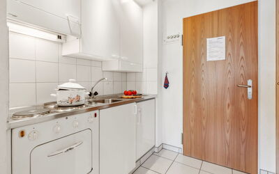 Accommodation:&nbsp;Promenade Apt 004 100.66