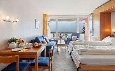 Accommodation:&nbsp;Promenade Apt 306 100.34