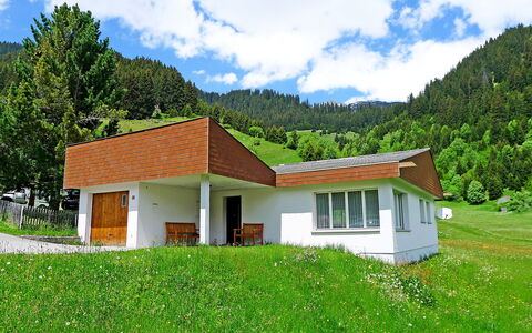 Peisel: Cloud, Plant, Sky, Building, Property, Window, Green, House, Natural Landscape, Tree