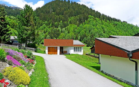 Peisel: Property, House, Real Estate, Home, Building, Cottage, Roof, Rural Area, Alps, Mountain Range