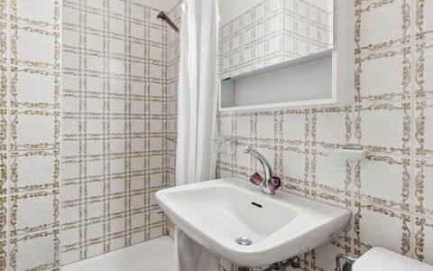 Accommodation:&nbsp;Guardaval Apt 305 200.9