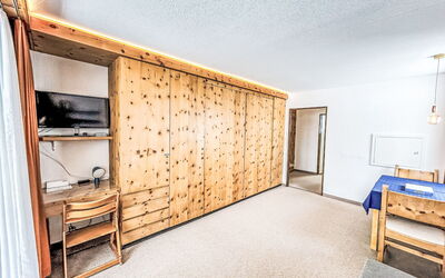 Accommodation:&nbsp;Guardaval Apt 401 200.4