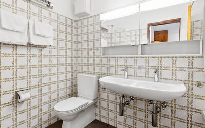 Accommodation:&nbsp;Guardaval Apt 202 200.41
