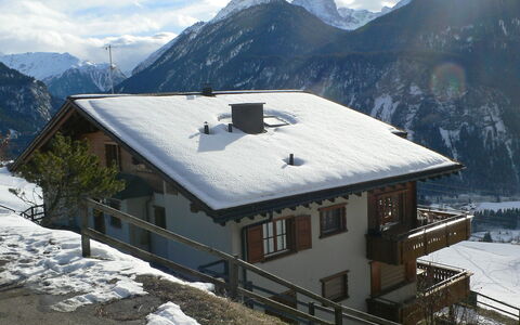 Eva 304: Roof, Snow, Mountain, Mountainous Landforms, Hill Station, Mountain Range, Winter, Property, House, Alps