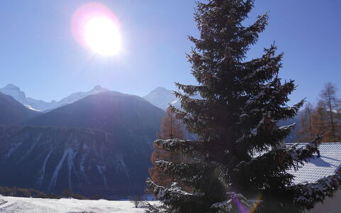 Haus Murena: Snow, Sky, Tree, Winter, Mountain, Mountainous Landforms, Hill Station, Wilderness, Light