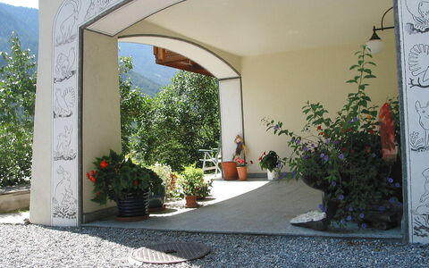 Deli: Property, Arch, Architecture, Building, House, Real Estate, Home, Tree, Plant, Landscape