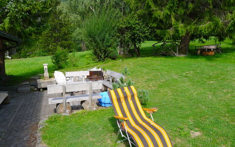 Surava 100: Plant, Green, Tree, Outdoor Furniture, Outdoor Bench, Grass, Natural Landscape, Leisure, Groundcover, Shrub