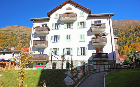 Chesa Corvatsch: Plant, Sky, Building, Window, Residential Area, Real Estate, Facade, Leisure, Urban Design, Roof