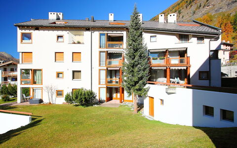 Pontresina 170: Property, Building, House, Residential Area, Home, Real Estate, Apartment, Town, Architecture, Facade