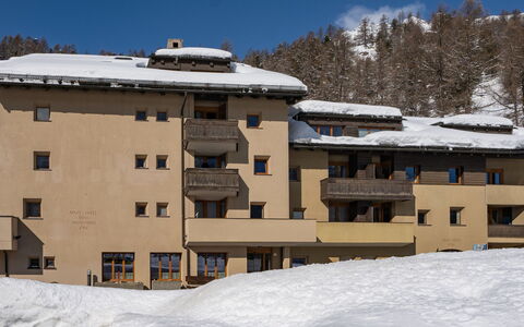 Chesa Munteratsch 311: Building, Sky, Property, Snow, Window, House, Wood, Slope, Tree, Mountain
