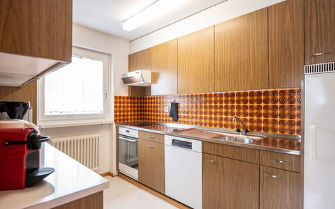 Chesa Clüs 6: Cabinetry, Countertop, Property, Building, Furniture, Kitchen, Kitchen Stove, Sink, Kitchen Sink, Kitchen Appliance