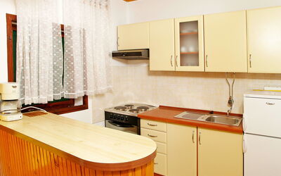 Accommodation:&nbsp;Šarenko 800.2