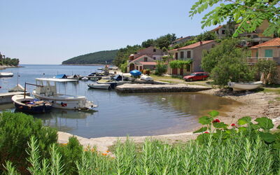 Korčula Vela Luka 800: Water, Sky, Plant, Water Resources, Property, Boat, Building, Watercraft, Natural Landscape, Lake