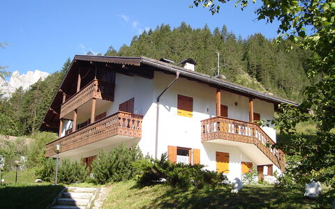 Storie di Montagna: Plant, Sky, Building, Window, Green, Tree, House, Grass, Cottage, Eco Hotel