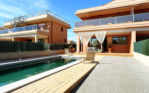 Peiro: Property, Building, House, Swimming Pool, Home, Real Estate, Architecture, Residential Area, Roof, Estate