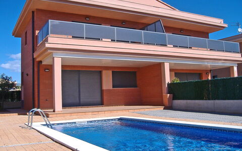 Peiro: Property, House, Building, Swimming Pool, Real Estate, Home, Residential Area, Roof, Architecture, Shade