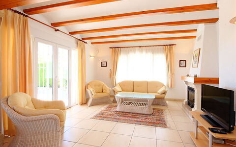 Faisa: Room, Property, Furniture, Interior Design, Living Room, Ceiling, Building, Orange, House, Suite