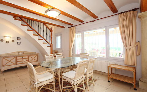 Faisa: Room, Property, Building, Furniture, Interior Design, Ceiling, Real Estate, House, Floor, Table