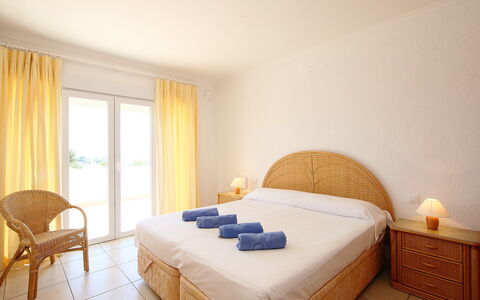 Faisa: Bedroom, Bed, Furniture, Room, Property, Bed Sheet, Bed Frame, Mattress, Interior Design, Wall
