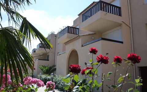 Saint Cyprien 715: Property, Building, Flower, Architecture, House, Real Estate, Plant, Botany, Balcony, Home