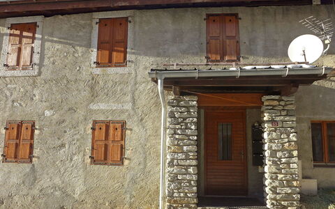 Chalet le Tour: Window, Plant, Building, Wood, Door, Sky, Brick, Brickwork, House