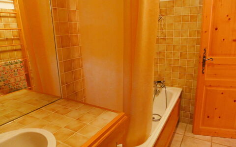 Chalet le Tour: Bathroom, Property, Room, Tile, Orange, Floor, Architecture, Interior Design, Real Estate, House
