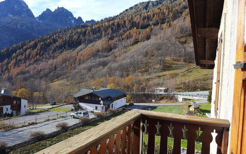 Chalet le Tour: Mountainous Landforms, Mountain, Property, Sky, Wilderness, Room, House, Valley, Home, Building