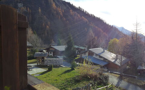 Chalet le Tour: Mountainous Landforms, Mountain Village, Mountain, Hill Station, Wilderness, Sky, Village, Hill, Tree, Landscape