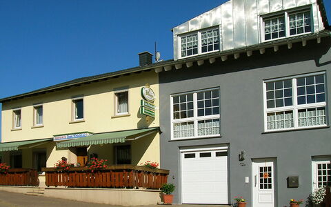 Zum Trichter: Sky, Plant, Property, Building, Window, Door, House, Residential Area, Facade, Cottage