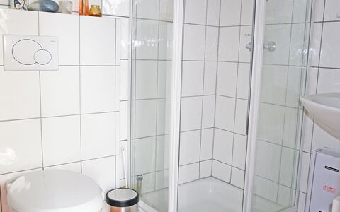 Goetheallee: Bathroom, Tile, Shower Door, Property, Room, Plumbing Fixture, Wall, Architecture, Bathroom Accessory, Floor