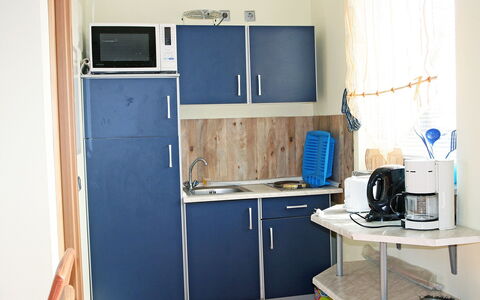 Goetheallee: Furniture, Room, Shelf, Property, Wall, Desk, Computer Desk, Interior Design, Kitchen, Cabinetry
