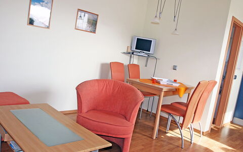 Goetheallee: Room, Furniture, Property, Floor, Building, Table, Interior Design, House, Real Estate, Hardwood