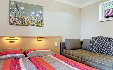 Goetheallee: Furniture, Interior Design, Room, Flooring, Floor, Wood, Ceiling, Textile, Lighting, Picture Frame