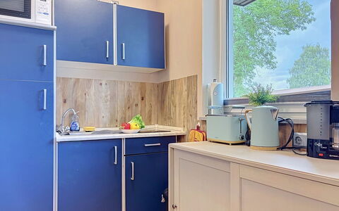 Goetheallee: Kitchen Appliance, Major Appliance, Kitchen, Countertop, Cabinetry, Interior Design, Cupboard, Small Appliance, Room, Home Appliance