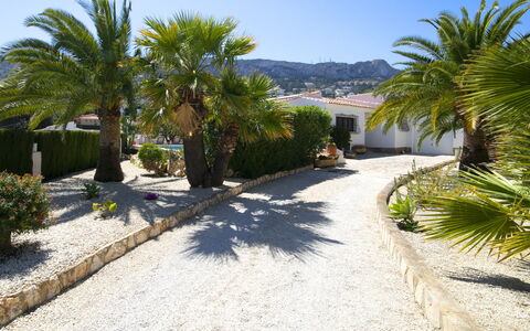 Cecile: Property, Furniture, Comfort, Wood, Table, Television, Flooring, Interior Design, Floor, Architecture