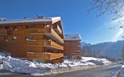 Ovronnaz 700: Winter, Snow, Architecture, Mountain, Freezing, House, Sky, Mountain Range, Building, Ski Resort